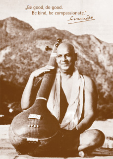 Postkarte "Swami Sivananda mit Tambura"